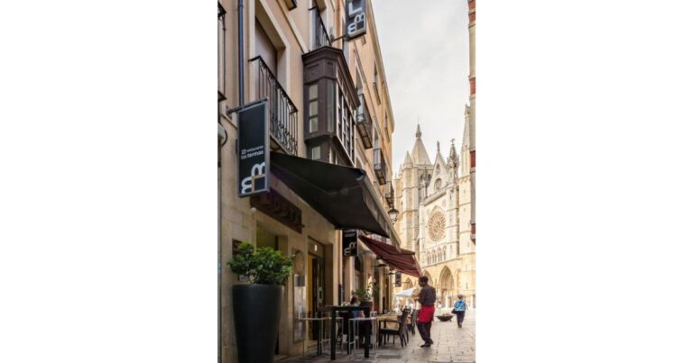 Hostal Albany Leon Camino de Santiago Frances 2 768x403