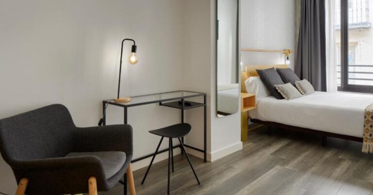 Hostal Arriazu Pamplona Camino de Santiago Frances 3 768x403