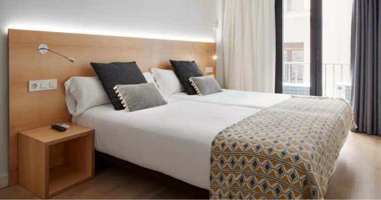 Hostal Arriazu Pamplona Camino de Santiago Frances 4 768x403
