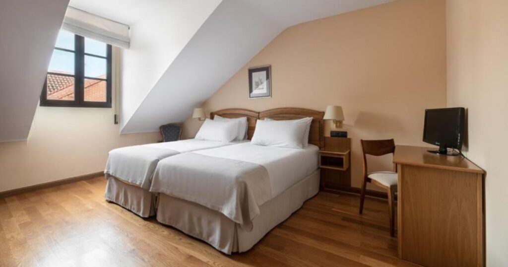 Hotel Astur Plaza Astorga Camino de Santiago Frances 4 1024x538