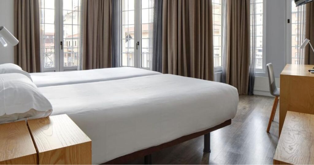 Hotel Avenida Pamplona Camino de Frances 11 1024x538