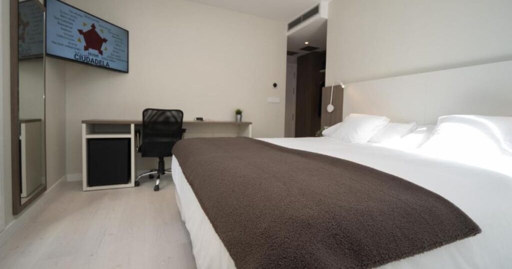 Hotel Ciudadela Pamplona Camino de Santiago Frances 12 1024x538