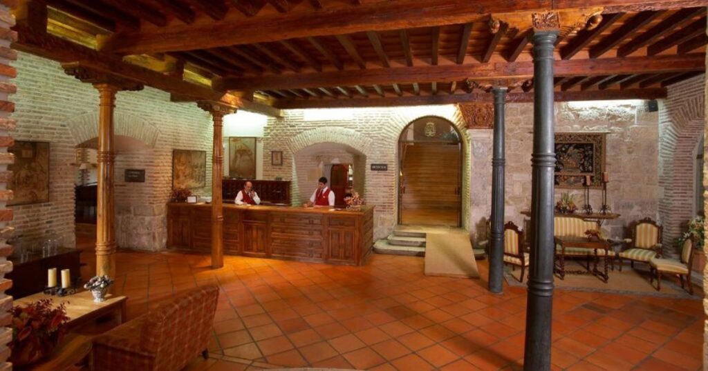 Hotel Real Monasterio de San Zoilo Camino de Santiago Frances 3 1024x538
