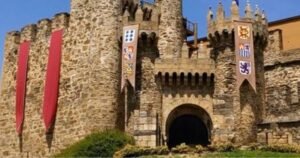 Castillo de Ponferrada 4 Camino de Santiago Frances 300x158