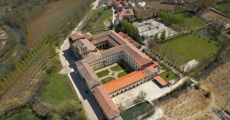 Monasterio de San Zoilo Camino de Santiago Frances 3 1 768x403