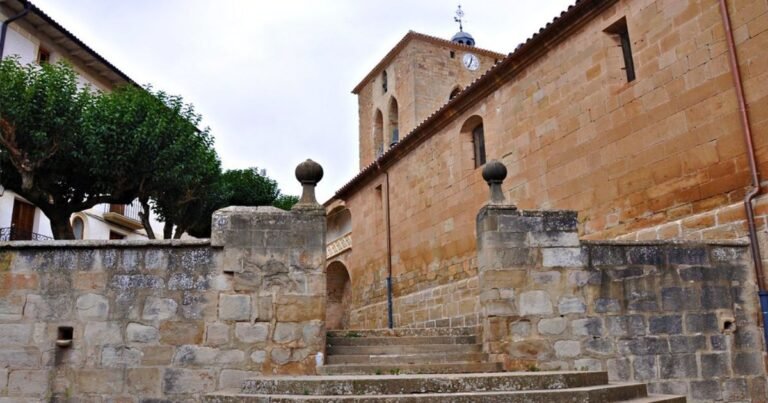 Iglesia de San Roman Cirauqui Camino de Santiago Frances 768x403