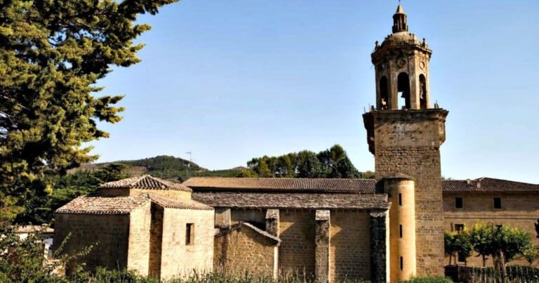 La Iglesia del Crucifijo Puente la Reina Camino de Santiago Frances 2 768x403