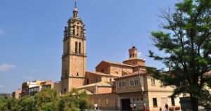 La iglesia de Santa Maria Los Arcos Camino de Santiago Frances 300x158