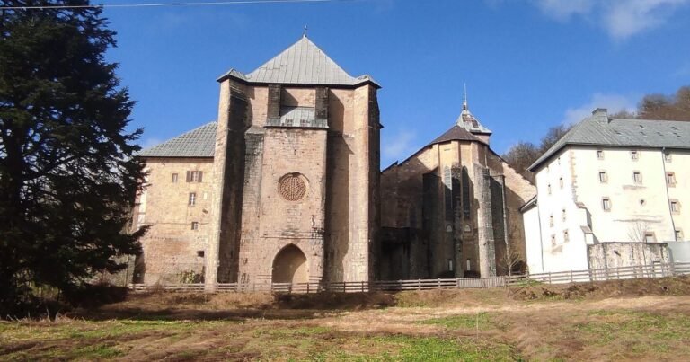 Real Colegiata de Santa Maria de Roncesvalles Camino de Santiago Frances 2 768x403
