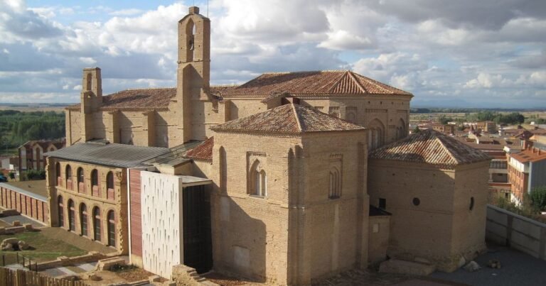 Santuario de la Virgen Peregrina Camino de Santiago Frances 768x403