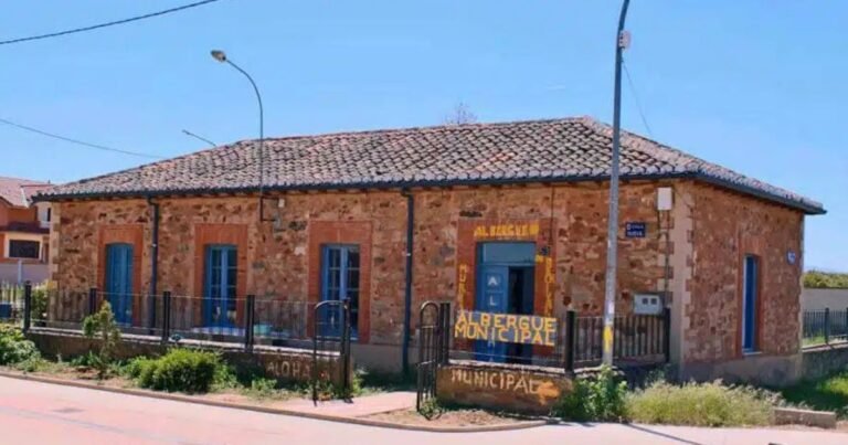 Albergue Municipal de Murias de Rechivaldo Camino de Santiago Frances 768x403