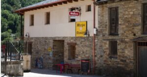 Albergue Municipal de Trabadelo Camino de Santiago Frances 300x158
