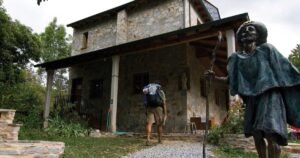 Albergue Parroquial La Faba Camino de Santiago Frances 300x158