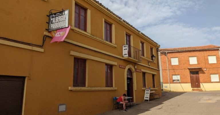 Albergue Parroquial de Santibanez de Valdeiglesias Camino de Santiago Frances 768x403