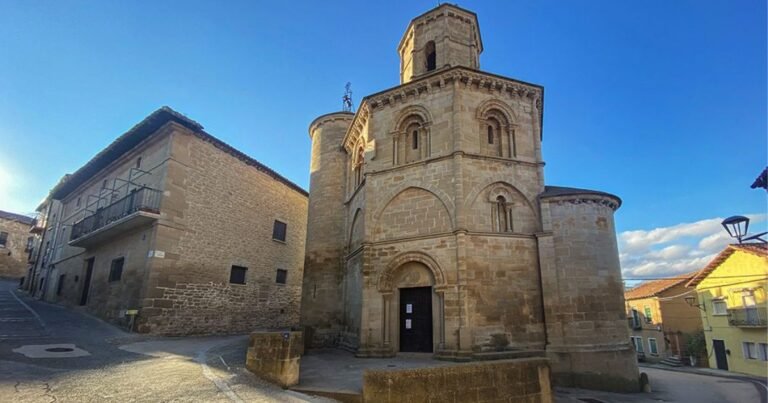 Iglesia del Santo Sepulcro Torres del Rio Camino de Santiago Frances 2 768x403