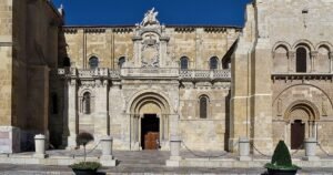 Basilica de San Isidoro Camino de Santiago Frances 2 300x158
