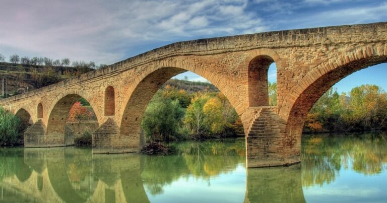 Puente Romanico de Puente la Reina Camino de Santiago Frances 2 768x403