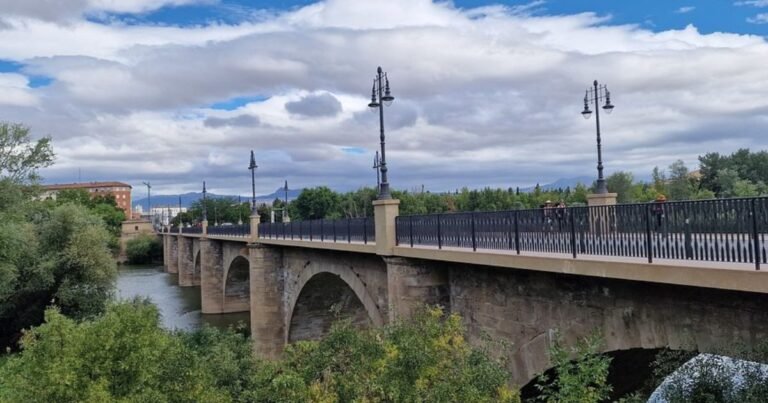 Puente de Piedra Camino de Santiago Frances 3 768x403