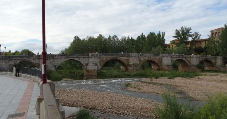 Puente de San Marcos Camino de Santiago Frances 3 768x403