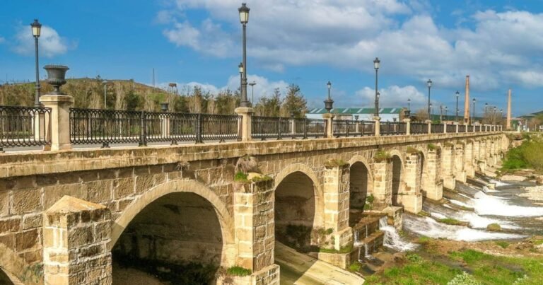 Puente de Santo Domingo Camino de Santiago Frances 4 768x403