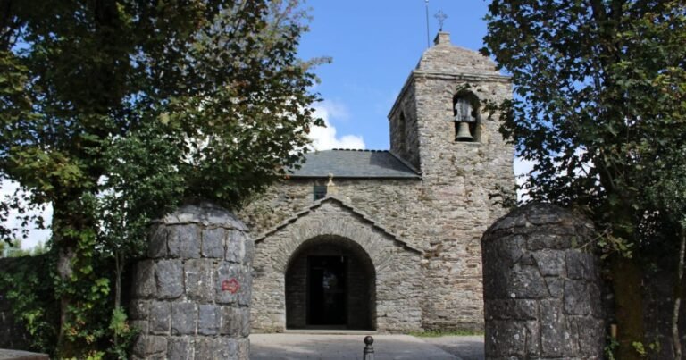 Iglesia de Santa Maria de O Cebreiro Camino de Santiago Frances 768x403