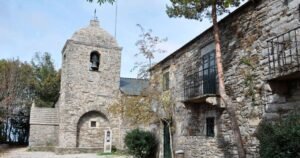 Iglesia de Santa Maria de O Cebreiro Camino de Santiago Frances 3 300x158