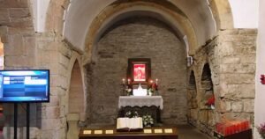 Iglesia de Santa Maria de O Cebreiro Camino de Santiago Frances 6 300x158