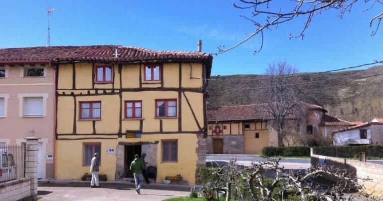 Albergue San Francisco de Asis Tosantos Camino de Santiago Frances 2 768x403