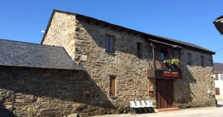 Albergue Parroquial Apostol Santiago El Acebo Camino de Santiago Frances 768x403