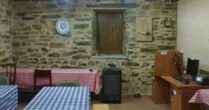 Albergue Parroquial Apostol Santiago El Acebo Camino de Santiago Frances 6 1 300x158