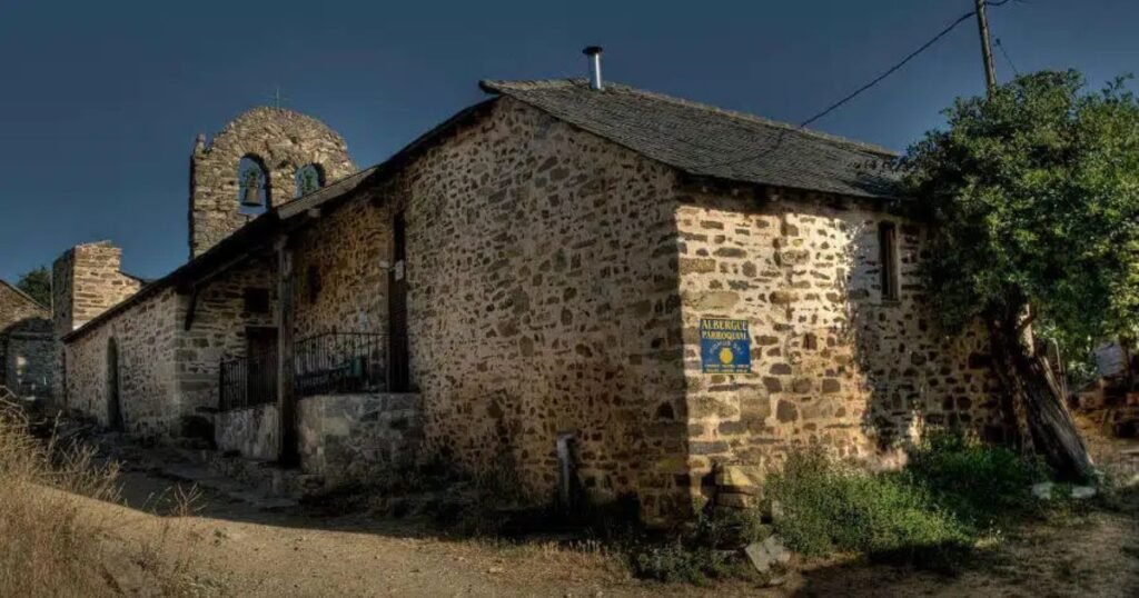 Albergue Parroquial Domus Dei Foncebadon Camino de Santiago Frances 1024x538