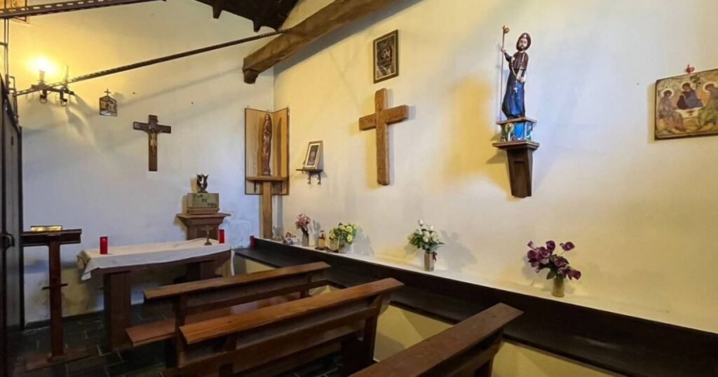 Albergue Parroquial Domus Dei Foncebadon Camino de Santiago Frances 4 1024x538