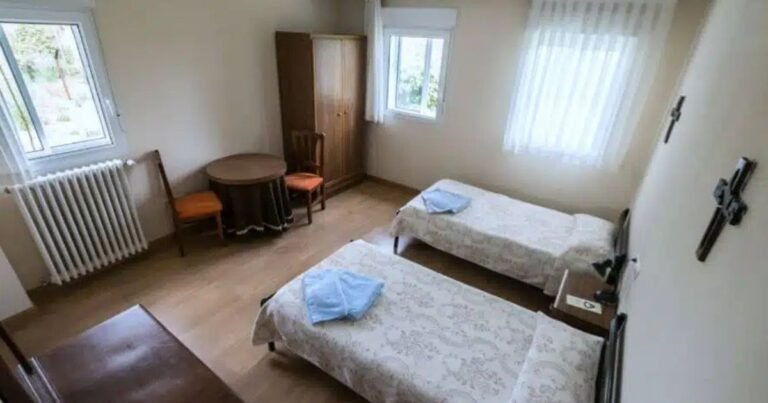 Albergue de las Hermanas Filipenses Camino de Santiago Frances 2 768x403