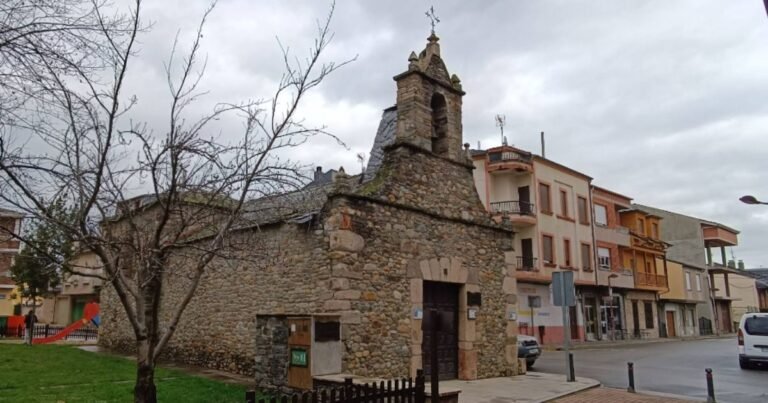 Capilla San Roque Cacabelos Camino de Santiago Frances 768x403