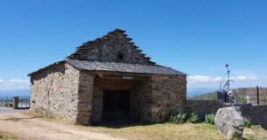 Capilla de San Miguel El Acebo Camino de Santiago Frances 300x158