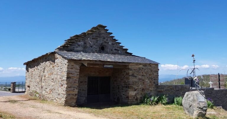 Capilla de San Miguel El Acebo Camino de Santiago Frances 768x403