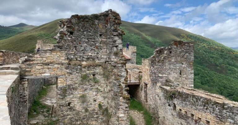 Castillo de Sarracin Camino de Santiago Frances 7 768x403