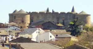 Castillo de los Marqueses de Villafranca Camino de Santiago Frances 4 300x158