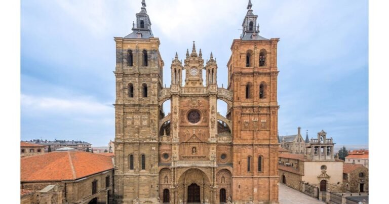Catedral de Astorga Camino de Santiago Frances 768x403