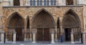 Catedral de Leon Camino de Santiago Frances 4 300x158