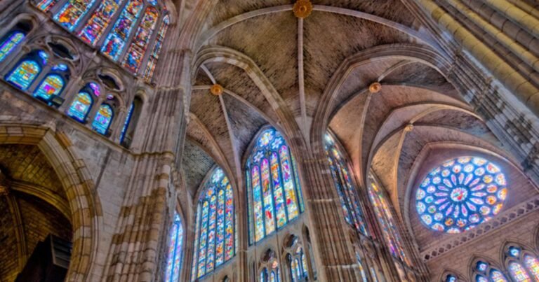 Catedral de Leon Camino de Santiago Frances 9 768x403