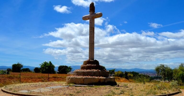 Crucero de Santo Toribio San Justo de la Vega Camino de Santiago Frances 3 768x403