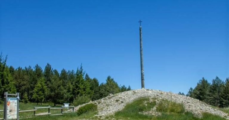 Cruz de Ferro Camino de Santiago Frances 2 768x403