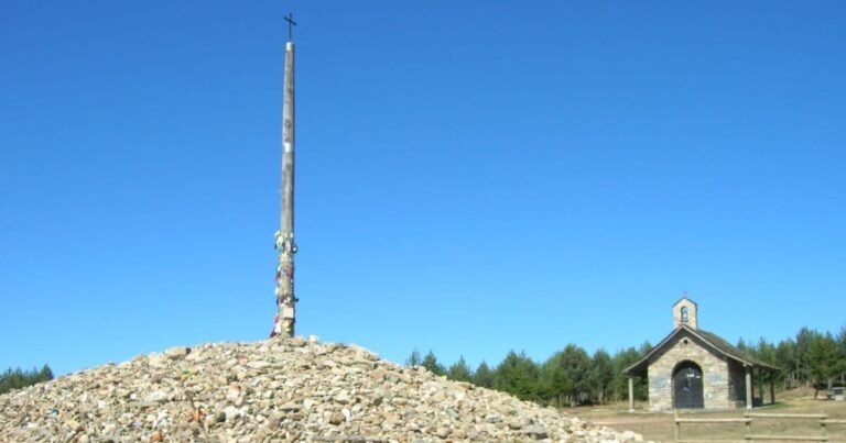 Cruz de Ferro Camino de Santiago Frances 3 768x403