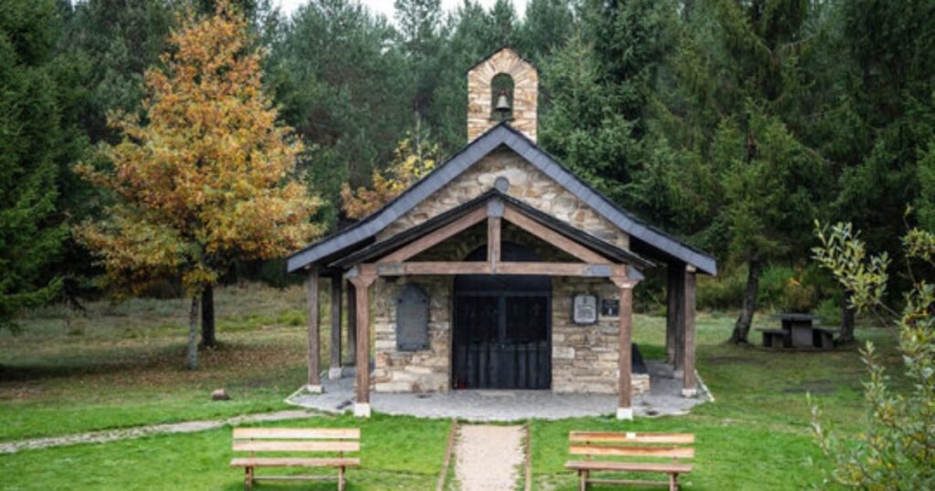 Ermita de Santiago Apostol Foncebadon Camino de Santiago Frances 1024x538