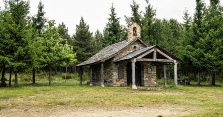 Ermita de Santiago Apostol Foncebadon Camino de Santiago Frances 2 768x403