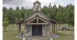 Ermita de Santiago Apostol Foncebadon Camino de Santiago Frances 4 300x158