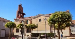 Iglesia San Martin del Camino Camino de Santiago Frances 300x158
