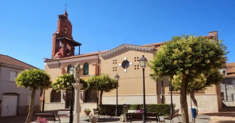 Iglesia San Martin del Camino Camino de Santiago Frances 768x403