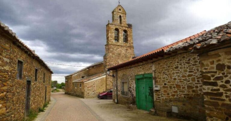 Iglesia Santa Maria Santa Catalina de Somoza Camino de Santiago Frances 4 768x403
